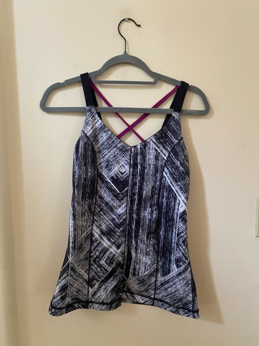 Lululemon Wild Tank Top Black White Brush Stroke Pattern Strappy Back Size 6 - Picture 2 of 6